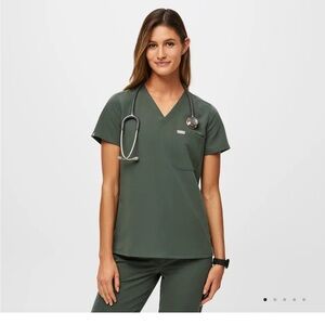 Figs Women’s Catarina One Pocket Scrub Top Technical Collection Moss V-Neck XL